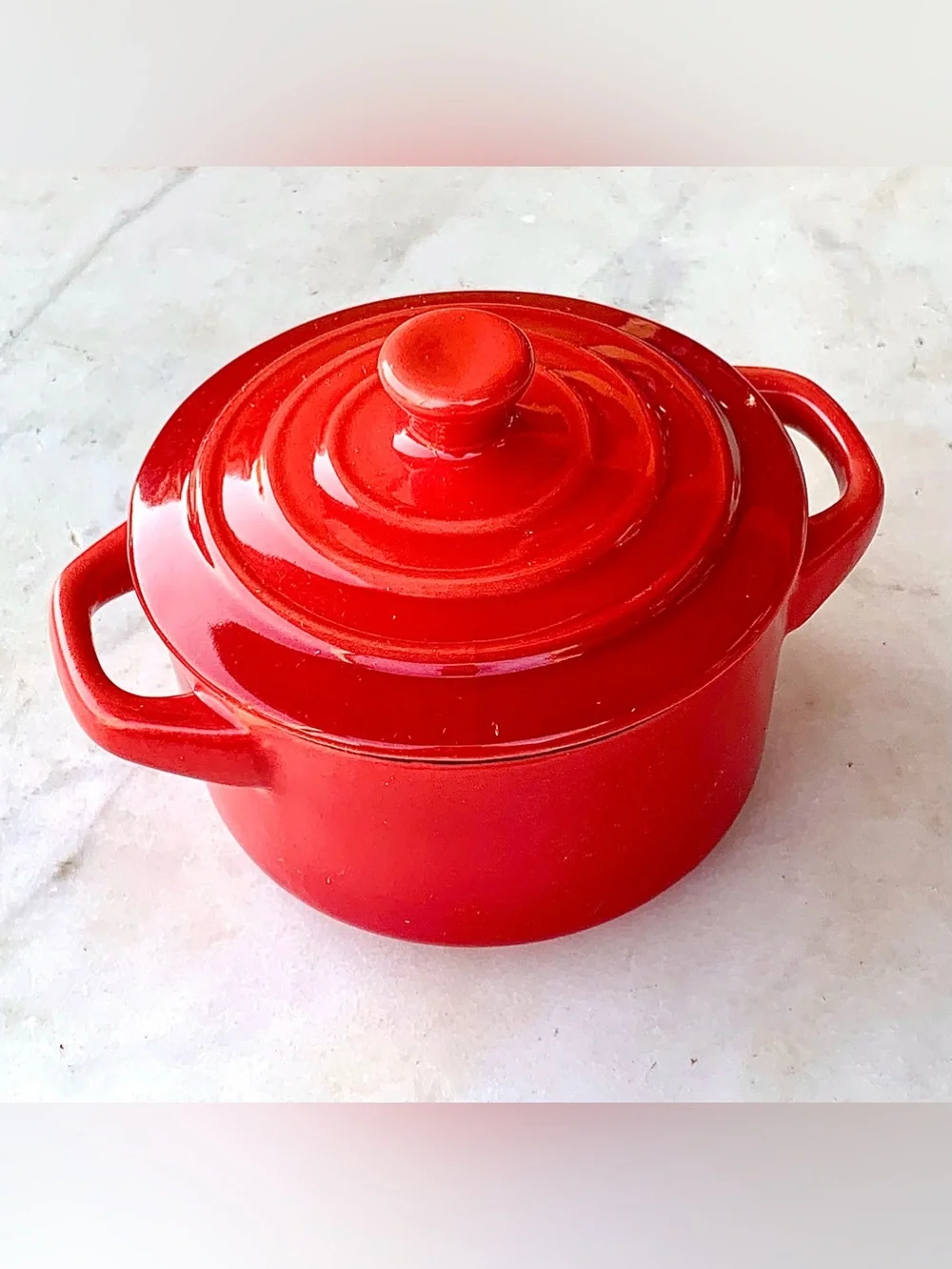 TABLE FASHION MINI COCOTTE CERAMIC STONEWARE RED BLACK 4 INCH BY 2 INCH NEW